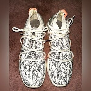 Adidas women’s Ultimamotion Running shoes White Grey cloud foam 9.5 athletic gym